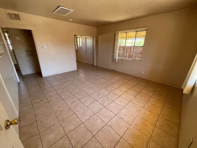 Building Photo - MOVE IN SPECIAL-500.00 OFF 1ST MONTHS RENT...