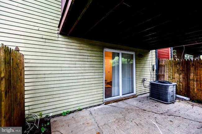 Building Photo - 1827 Grempler Way