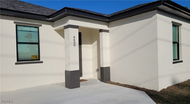Primary Photo - 4400 Golfview Blvd
