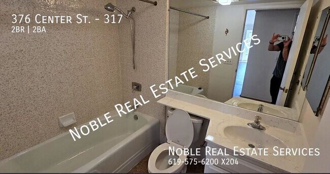 Building Photo - 376 Center St