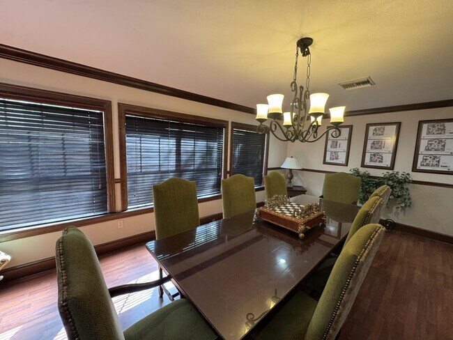 Building Photo - 110 SW Peacock Blvd