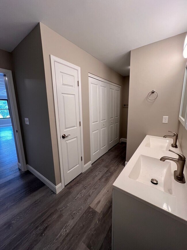 Building Photo - Brand New 3 bedroom Apartment ready for im...