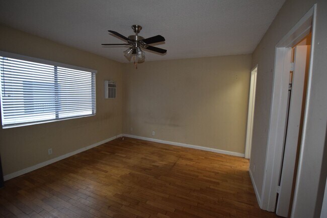 Building Photo - 10745 Hortense St