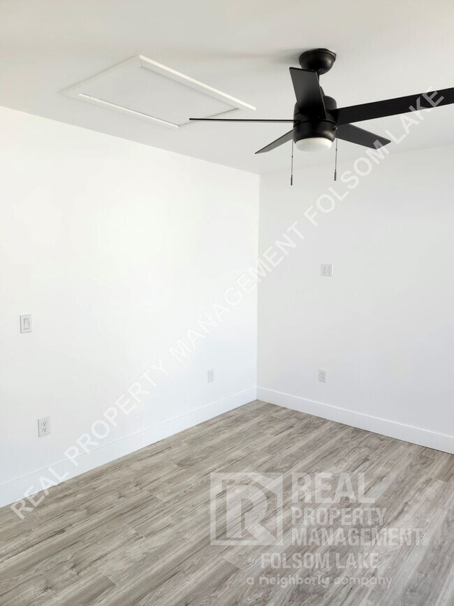 Building Photo - 814 1/2 Rumsey Way