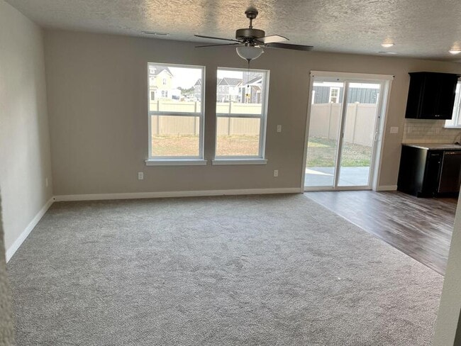 Building Photo - 5978 S Carlburg Ave