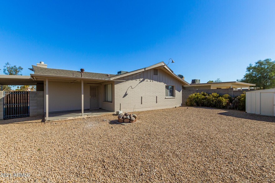 Building Photo - 3106 S Los Feliz Dr
