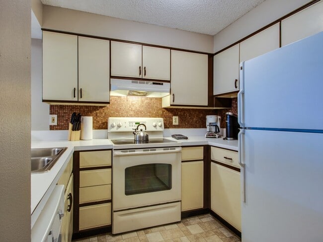 Building Photo - OFF SEASON RENTAL - FIRST FLOOR 2 BED 2 BA...