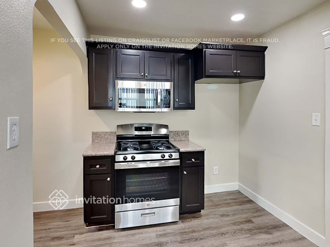 Building Photo - 2048 W 65th Pl