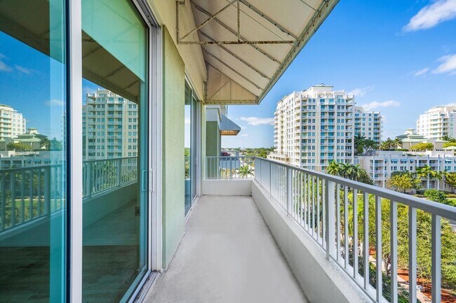 Building Photo - 700 E Boynton Beach Blvd