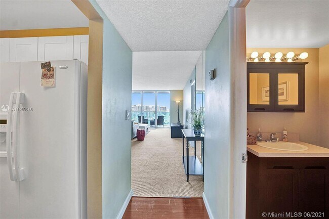 Building Photo - 3800 S Ocean Dr