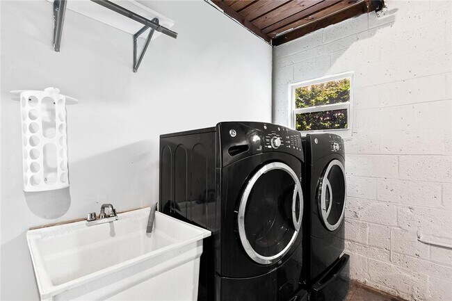 Building Photo - 1416 Polk St