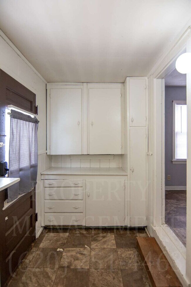 Building Photo - 2 Bedroom 1 Bath