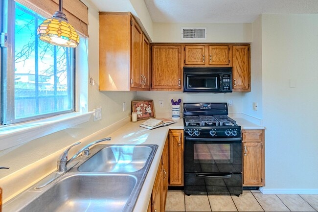 Building Photo - 7725 Pinewood Dr NW