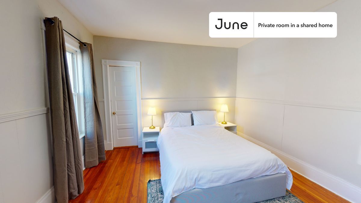 Building Photo - Private bedroom in 3 bed/1 bath Home