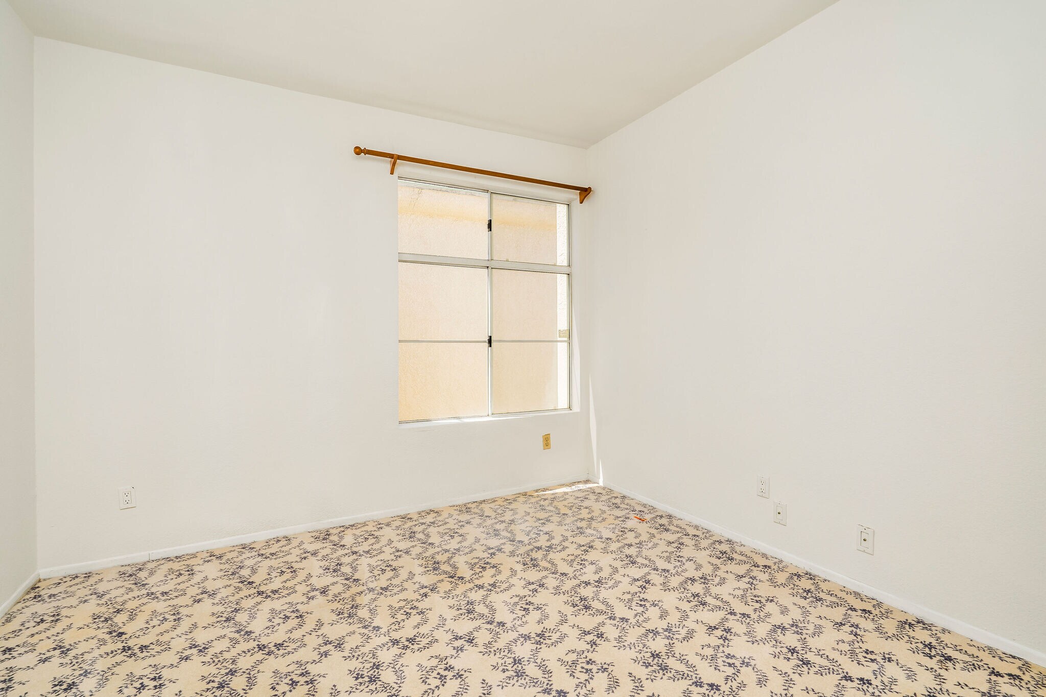 Building Photo - 5420 Sylmar Ave
