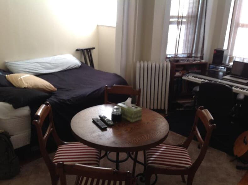 Building Photo - 65 Burbank St