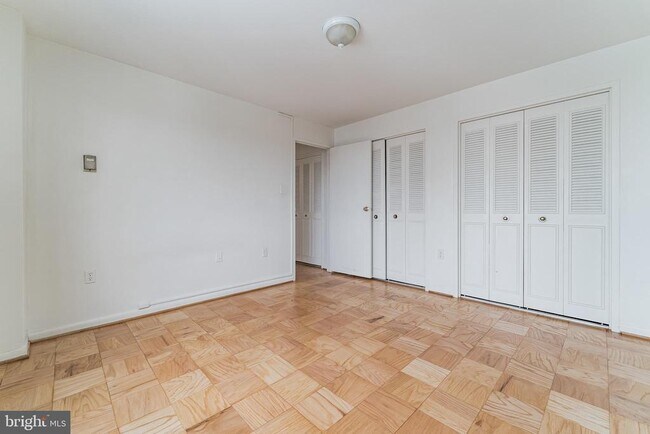 Building Photo - 10201 Grosvenor Pl