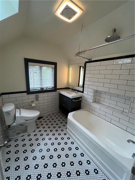 Building Photo - 127 Westland Dr