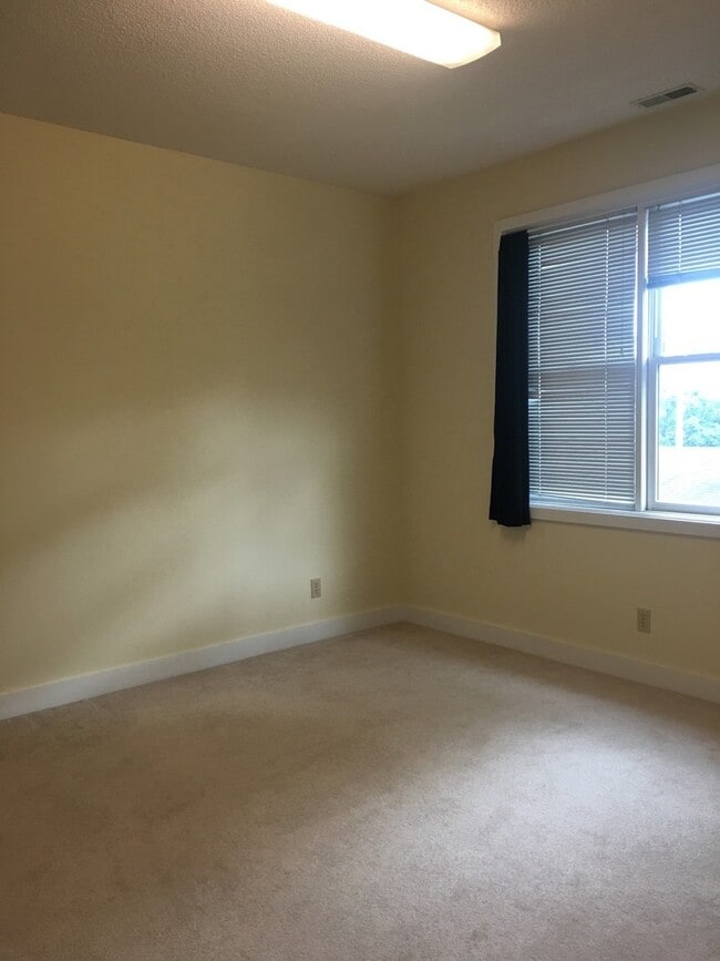Building Photo - 2 bedroom, 2 bath Condo in Madison Park: A...