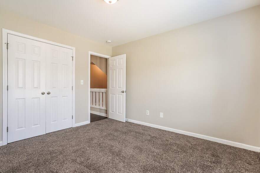 Building Photo - 1217 Southgate Dr