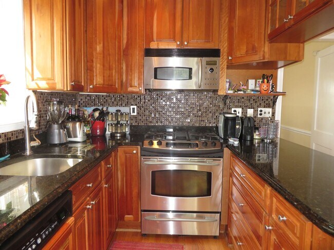 Building Photo - This home has so much to offer! MUST SEE!