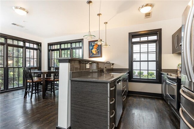 Building Photo - 1300 DeKalb Ave NE