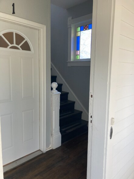 Building Photo - 912 5th St SW