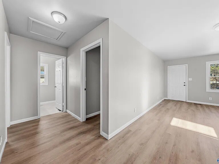 Building Photo - 5624 NW Oakwood Rd