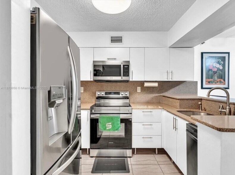 Building Photo - 546 SW 1st St