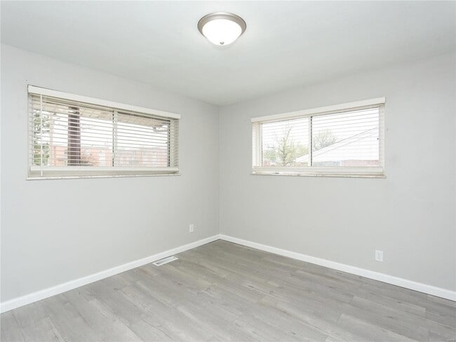 Building Photo - 3860 Brittany Cir