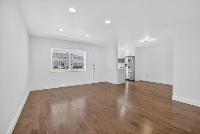 Building Photo - 110 Shore Ct