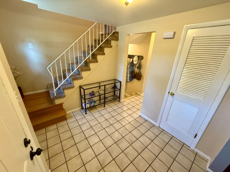 Building Photo - 1521 Columbine Blvd