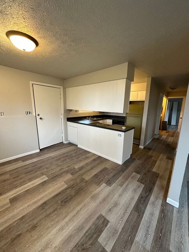 Building Photo - 2 Bedroom Duplex
