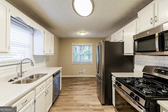Building Photo - 3742 Holland Dr