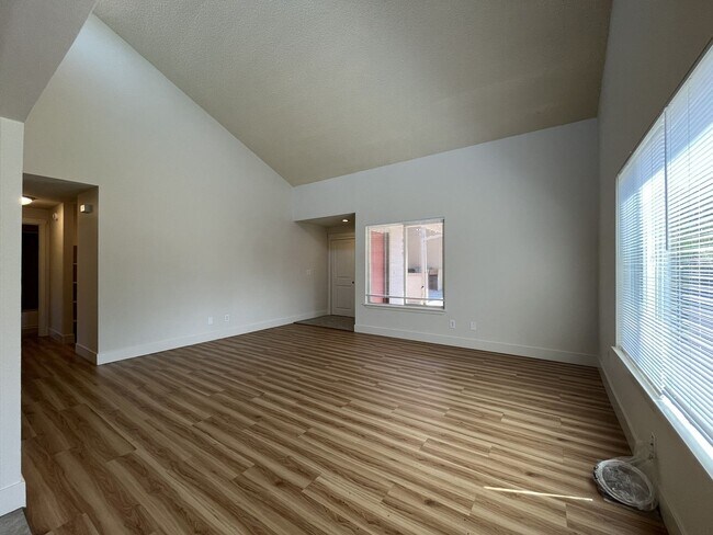 Building Photo - Bright and Airy Home with Stainless Steel Kitchen, Vaulted Ceilings & Washer + Dryer
