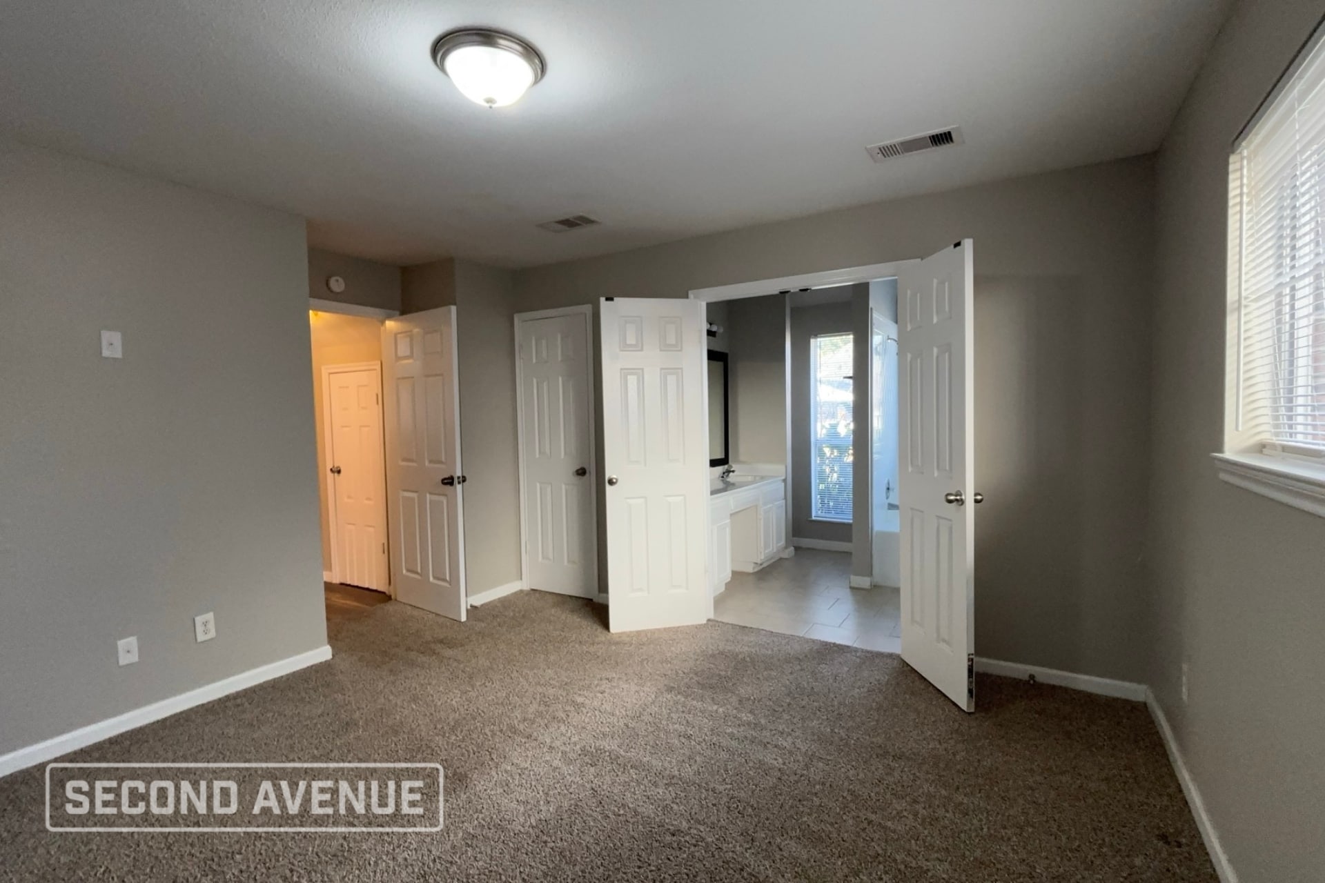 Building Photo - 4151 President's Dr S