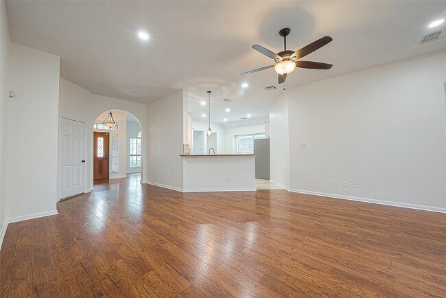 Building Photo - 23759 River Pl Dr