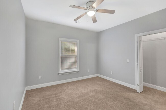 Building Photo - Spacious 4-Bedroom Charleston Home Loaded ...