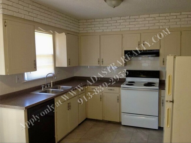 Building Photo - 913 Kent Dr