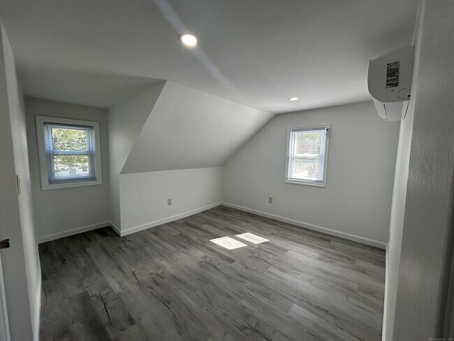 Building Photo - 36 Church Ln