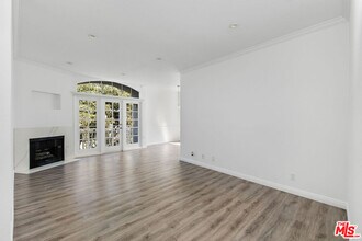 Building Photo - 9800 Vidor Dr