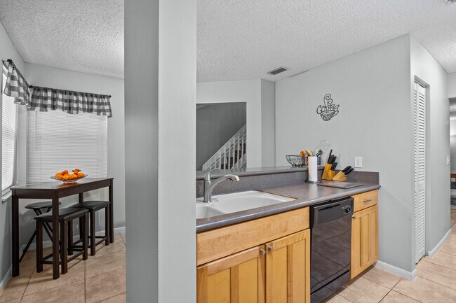 Building Photo - 12196 Sag Harbor Ct