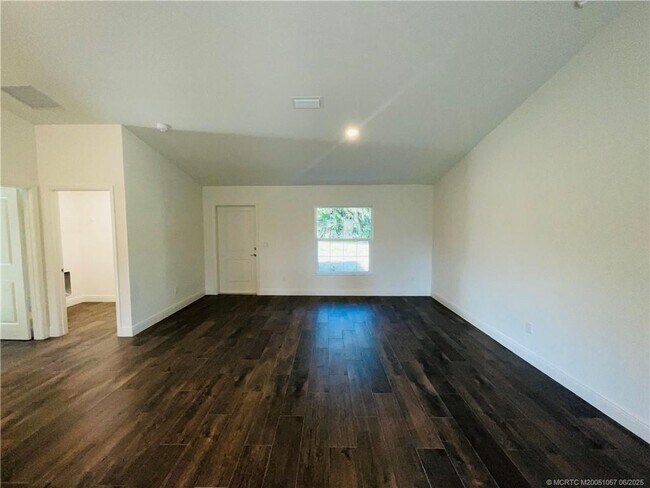 Building Photo - 7702 Lakeland Blvd