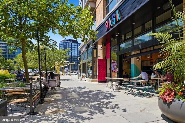 Building Photo - 475 K St NW