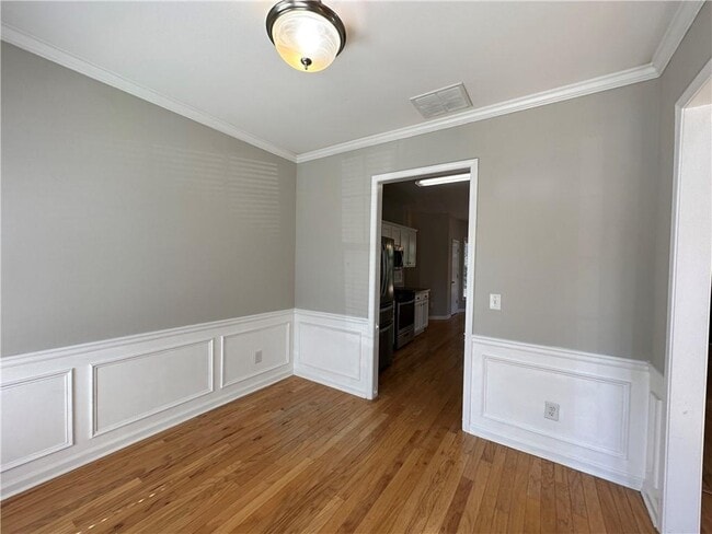 Building Photo - 2403 Walnut Tree Ln