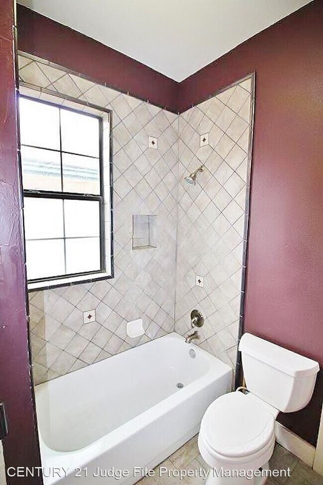 Building Photo - 908 N Marsalis Ave