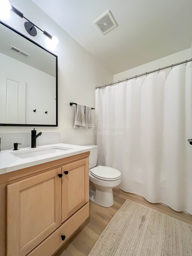 Building Photo - 7399 NE Stonewater St