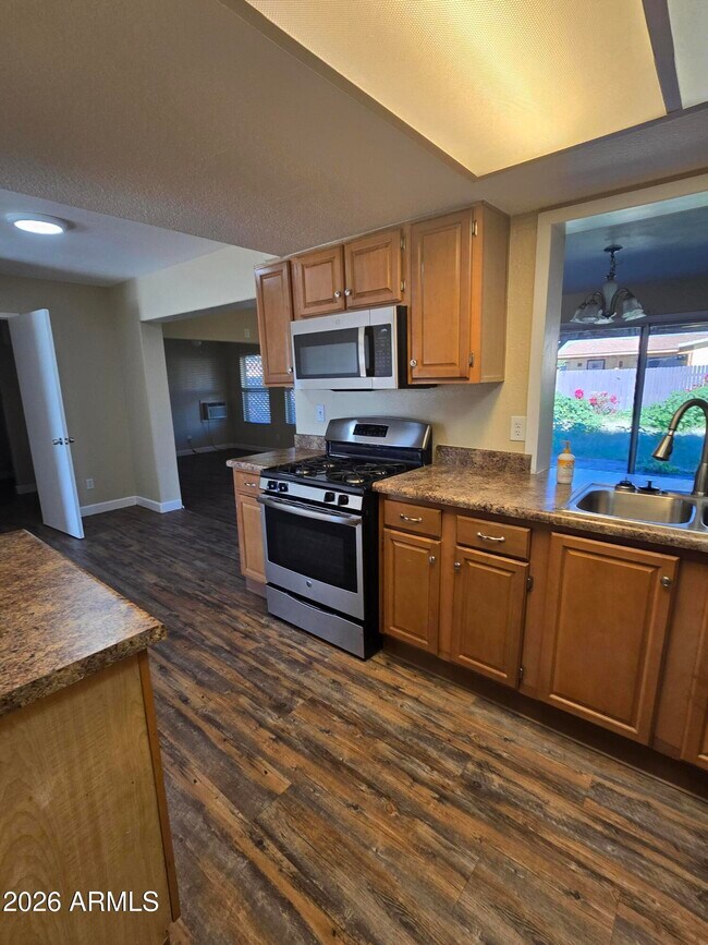 Building Photo - 9002 W Roma Ave