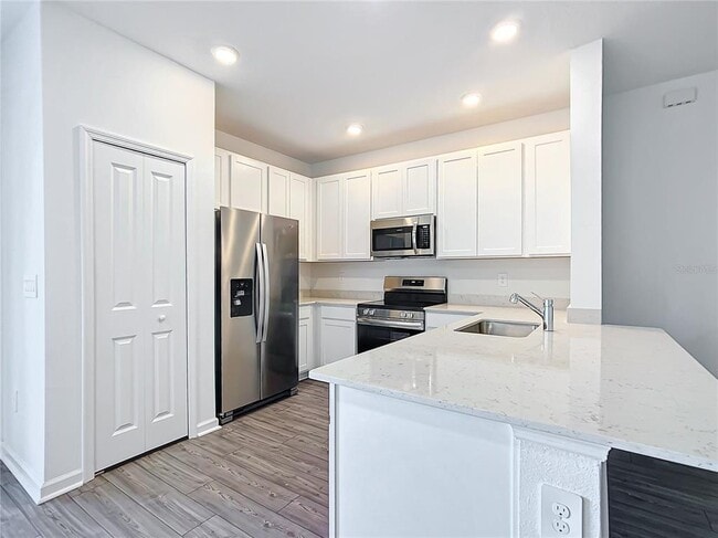 Building Photo - 4950 SW 81st Lp