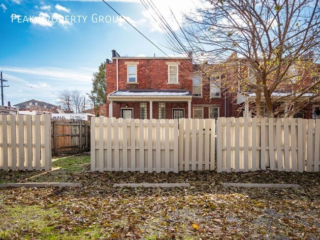 Building Photo - 417 E Mithoff St